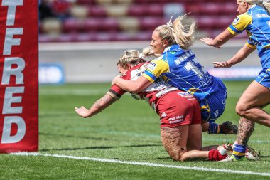 Wigan Warriors takımından Emily Veivers, 10 Mayıs 2025 'te İngiltere' nin LNER Community Stadyumu 'nda oynanan Betfred Kadınlar Yarıfinal karşılaşmasında Wigan Warriors' a karşı oynuyor.