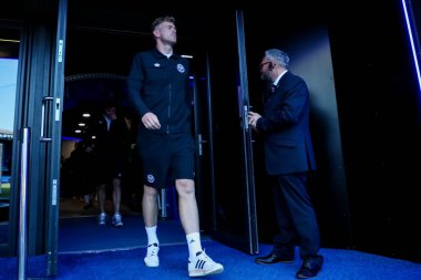 Brentford 'dan Nathan Collins, Premier Lig maçı öncesinde Ipswich Town' a karşı Portman Road, Ipswich, İngiltere 'de 10 Mayıs 2025' te oynanan karşılaşma öncesinde Portman Road 'a vardı.