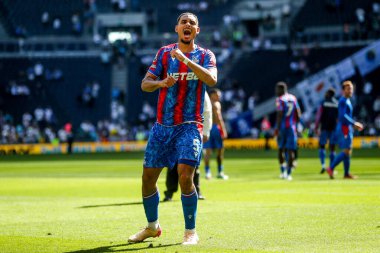 Crystal Palace 'dan Maxence Lacroix, 11 Mayıs 2025' te Tottenham Hotspur 'un Tottenham Hotspur Stadyumu' nda oynanan Premier League maçı sonrasında kazandığı zaferi kutluyor.