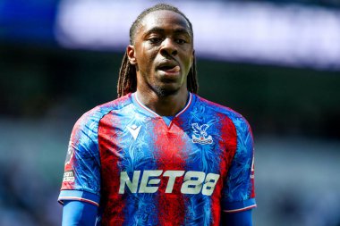 Crystal Palace 'dan Eberechi Eze, Tottenham Hotspur' un 11 Mayıs 2025 'te Londra' daki Tottenham Hotspur Stadyumu 'ndaki Crystal Palace' a karşı oynadığı Premier Lig maçına bakıyor.