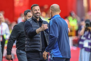 Ruud van Nistelrooy, Nottingham Ormanı 'nın Leicester City ve Nuno Espirito Santo Müdürü Premier Lig maçından önce Nottingham Forest, Leicester City' ye karşı 11 Mayıs 2025 'te City Ground, Nottingham, İngiltere' de oynanan maçtan önce