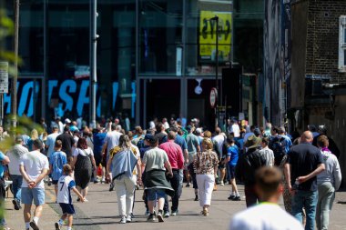Tottenham Hotspur Stadyumu 'na 11 Mayıs 2025' te Tottenham Hotspur ile Crystal Palace arasındaki Premier League maçı öncesinde taraftarlar geldi.