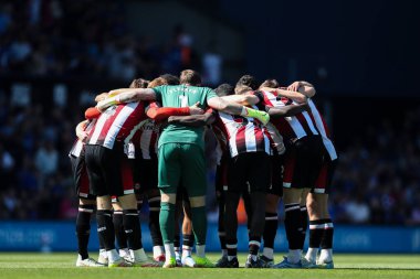 Brentford oyuncuları Premier Lig maçı sırasında Ipswich Town, Brentford 'a karşı Ipswich Road, Ipswich, Birleşik Krallık' ta 10 Mayıs 2025 'te bir araya geldiler.