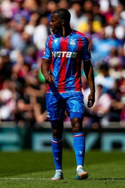 Crystal Palace 'dan Tyrick Mitchell, Tottenham Hotspur' a karşı Crystal Palace Premier Lig maçı sırasında Tottenham Hotspur Stadyumu, Londra, 11 Mayıs 2025 'te seyrediyor.