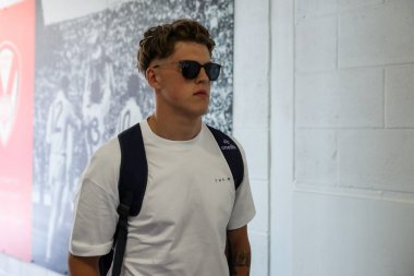 Warrington Wolves 'tan Arron Lindop, 11 Mayıs 2025' te İngiltere 'nin St. Helens kentinde oynanan Wicked Stadyumu' nda Warrington Wolves ve Leigh Leopards maçının yarı final maçı öncesinde geldi.