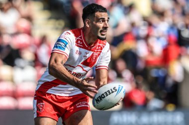 Hull KR 'dan Tyrone May, Betfred Challenge Kupası yarı final maçında pas veriyor. Hull KR, Catalans Dragons' a karşı LNER Community Stadyumu, York, Birleşik Krallık, 10 Mayıs 2025
