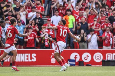 Nottingham Ormanı 'ndan Morgan Gibbs-White, İngiltere' nin Nottingham şehrinde oynanan Premier League maçı Nottingham Forest 'a karşı Leicester City maçında 1-1' lik galibiyetini kutluyor.