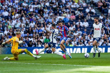 Crystal Palace 'dan Daniel Munoz Premier Lig maçı sırasında Tottenham Hotspur' un Tottenham Hotspur Stadyumu 'ndaki Crystal Palace' a karşı oynadığı maçta pas attı.