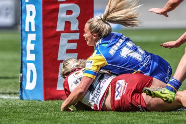 Wigan Warriors takımından Emily Veivers, 10 Mayıs 2025 'te İngiltere' nin LNER Community Stadyumu 'nda oynanan Betfred Kadınlar Yarıfinal karşılaşmasında Wigan Warriors' a karşı oynuyor.