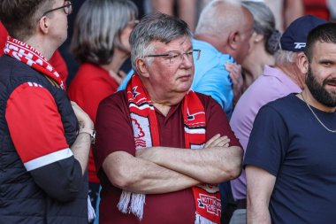 Nottingham Forest taraftarları Premier League maçı sırasında Nottingham Forest, Leicester City 'e karşı City Ground, Nottingham, İngiltere, 11 Mayıs 2025