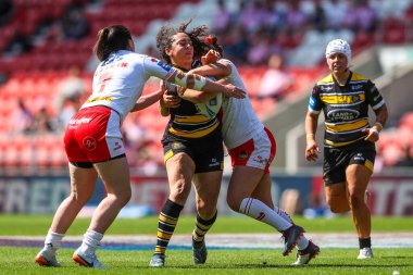 York 'lu Savannah Andrade, 11 Mayıs 2025' te St Helens 'e karşı Wicked Stadyumu, St Helens City Knights' da oynanan Betfred Kadınlar Yarıfinal karşılaşmasında mücadele etti.