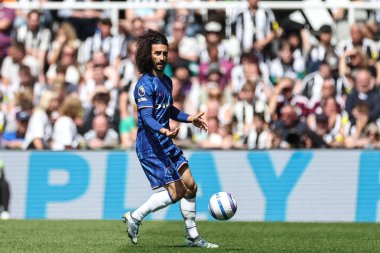 Chelsea 'den Marc Cucurella Premier Lig karşılaşmasında top ile Newcastle United, Chelsea' ye karşı St. James 's Park, Newcastle, İngiltere, 11 Mayıs 2025