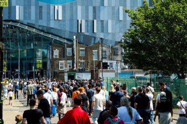 Tottenham Hotspur Stadyumu 'na 11 Mayıs 2025' te Tottenham Hotspur ile Crystal Palace arasındaki Premier League maçı öncesinde taraftarlar geldi.