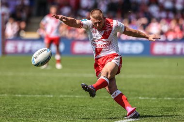 Hull KR 'dan Mikey Lewis, 10 Mayıs 2025' te LNER Community Stadyumu 'nda oynanan Betfred Challenge Cup yarı final maçında gol için dönüyor.