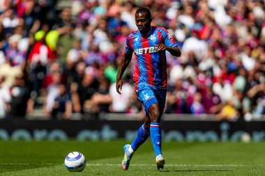 Crystal Palace takımından Tyrick Mitchell, Tottenham Hotspur 'un 11 Mayıs 2025' te Tottenham Hotspur Stadyumu 'ndaki Crystal Palace' a karşı oynadığı Premier League maçında topla koşuyor.