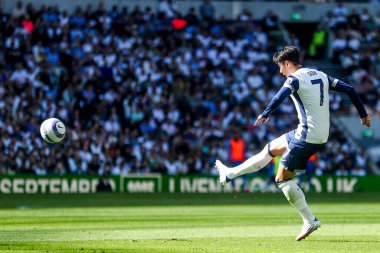 Tottenham Hotspur 'un oğlu Heung-min Premier Lig maçı sırasında Tottenham Hotspur' a karşı Crystal Palace Tottenham Hotspur Stadyumu, Londra, 11 Mayıs 2025 'te serbest atış yaptı.