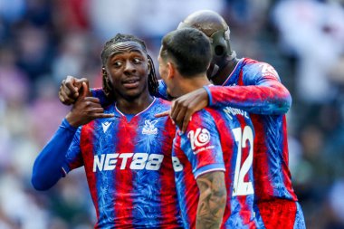 Crystal Palace 'dan Eberechi Eze, 11 Mayıs 2025' te Tottenham Hotspur 'un Londra' daki Tottenham Hotspur Stadyumu 'ndaki Crystal Palace' a karşı oynadığı Premier League maçında 0-1 kazanma hedefini kutluyor.