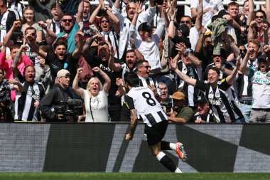 Newcastle United takımından Sandro Tonali, 11 Mayıs 2025 'te St. James' s Park, Newcastle, İngiltere 'de oynanan Premier League karşılaşmasında 1-0 kazanma hedefini kutluyor.