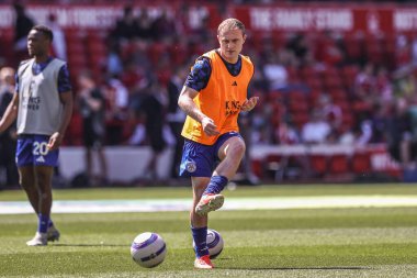Leicester City 'den Oliver Skipp Premier League maçı sırasında Nottingham Forest' a karşı Leicester City City, Nottingham, İngiltere 'de 11 Mayıs 2025' te oynanan maçta ısınma turunda
