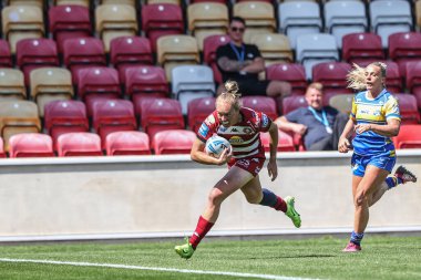 Wigan Warriors takımından Anna Davies, 10 Mayıs 2025 'te İngiltere' nin LNER Community Stadyumu 'nda oynanan Betfred Kadınlar Yarıfinal karşılaşmasında Wigan Warriors' a karşı Leeds Rhinos ile Wigan Warriors 'u deneyecek.