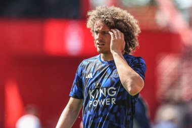 Leicester City 'nin Wout Faes' i Premier League maçı sırasında Nottingham Forest 'a karşı Leicester City, Nottingham, İngiltere' de 11 Mayıs 2025 'te oynanan maç öncesi ısınma maçında