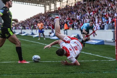 Hull KR 'dan Joe Burgess, 10 Mayıs 2025' te LNER Halk Stadyumu, York, İngiltere 'de oynanan Betfred Challenge Kupası yarı final maçı Hull KR' a karşı Catalans Dragons maçına gidiyor.