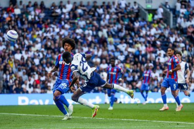 Tottenham Hotspur 'dan Pape Matar Sarr Premier Lig karşılaşmasında Tottenham Hotspur' a karşı Crystal Palace Tottenham Hotspur Stadyumu, Londra, 11 Mayıs 2025 'te oynanan karşılaşmada topa liderlik ediyor.
