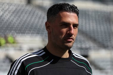 Newcastle United takımından Fabian Schr, 11 Mayıs 2025 'te İngiltere' deki St. James 's Park, Newcastle' da oynanan Premier League maçı sırasında sahaya çıktı.