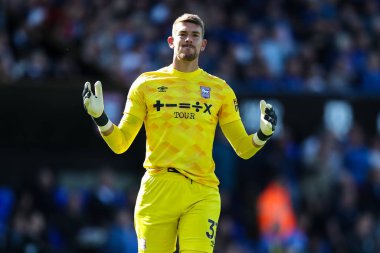 Ipswich Town 'dan Alex Palmer 10 Mayıs 2025' te Ipswich Town, Ipswich Road, İngiltere 'de Brentford' a karşı oynanan Premier League maçında tepki gösterdi.