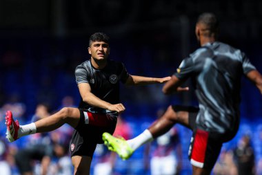 Brentford 'dan Yunus Emre Konak Premier Lig karşılaşması öncesinde Ipswich Town, Ipswich Road, İngiltere' de Brentford 'a karşı 10 Mayıs 2025' te oynanan maç öncesi ısınma maçında