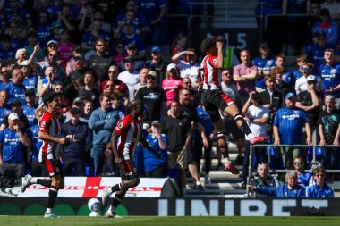 Brentford 'dan Kevin Schade, Premier League maçında Ipswich Town, Brentford' a karşı Ipswich Road, İngiltere 'de 10 Mayıs 2025' te oynanan maçta 0-1 kazanma hedefini kutluyor.