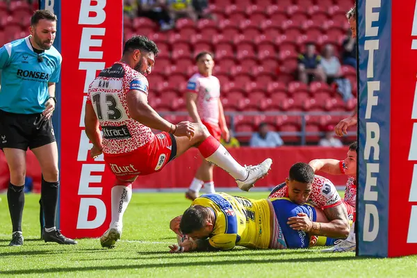 Warrington Wolves 'tan Paul Vaughan, 11 Mayıs 2025' te Birleşik Krallık 'ın başkenti St Helens' te oynanan Betfred Challenge Kupası yarı final maçı Warrington Wolves 'a karşı Leigh Leopards maçına gidiyor.
