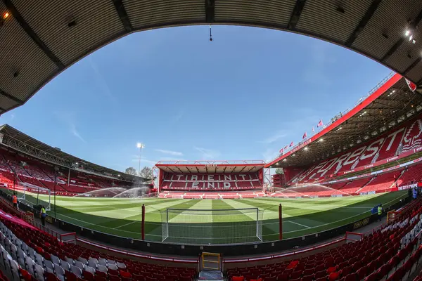 Premier Lig maçı sırasında Nottingham Forest ile Leicester City 'nin City Ground, Nottingham, İngiltere' de oynadığı City Ground maçının genel görünümü, 11 Mayıs 2025