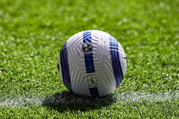 Premier League maçında Nottingham Forest, Leicester City 'ye karşı 11 Mayıs 2025' te İngiltere 'nin Nottingham şehrinde oynanan 2024 / 25 Premier League maçında top.