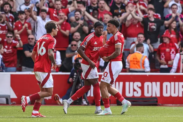 Nottingham Ormanı 'ndan Morgan Gibbs-White, İngiltere' nin Nottingham şehrinde oynanan Premier League maçı Nottingham Forest 'a karşı Leicester City maçında 1-1' lik galibiyetini kutluyor.