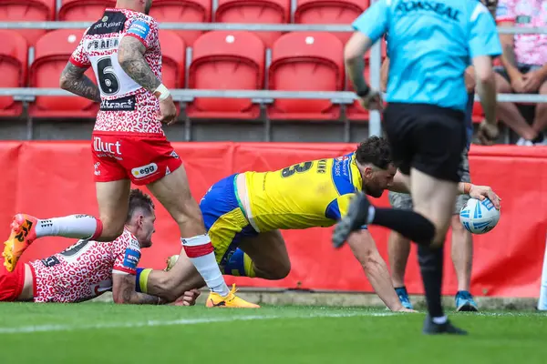 Warrington Kurtları 'ndan Toby King, 11 Mayıs 2025' te İngiltere 'nin St. Helens kentinde oynanan Betfred Challenge Kupası yarı final maçı Warrington Wolves' a karşı Leigh Leopards maçına gidiyor.