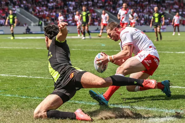 Hull KR 'dan James Batchelor, 10 Mayıs 2025' te İngiltere 'deki LNER Halk Stadyumu' nda oynanan Betfred Challenge Kupası yarı final maçı Hull KR 'a karşı Catalans Dragons maçına gidiyor.