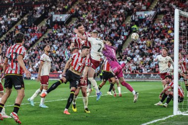 Sheffield United takımından Kieffer Moore, 12 Mayıs 2025 'te Sheffield Lane, Sheffield, İngiltere' de oynanan yarı final maçında 1-0 öne geçti.
