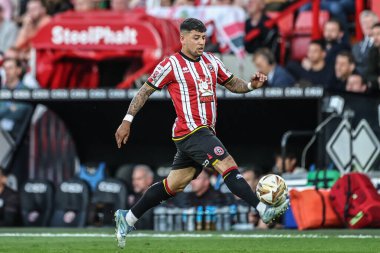 Sheffield United takımından Gustavo Hamer, 12 Mayıs 2025 'te İngiltere' nin Sheffield Lane kentinde oynanan yarı final maçında topu kontrol ediyor.