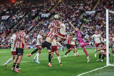 Sheffield United takımından Kieffer Moore, 12 Mayıs 2025 'te Sheffield Lane, Sheffield, İngiltere' de oynanan yarı final maçında 1-0 öne geçti.
