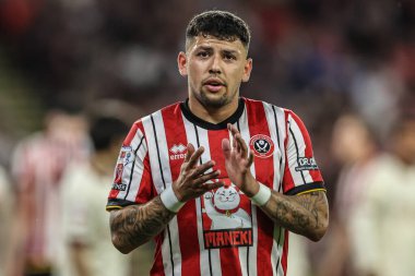 Sheffield United 'dan golcü Gustavo Hamer, 12 Mayıs 2025' te İngiltere 'nin Bramall Lane kentinde oynanan ve Sheffield United ile Bristol City arasında oynanan yarı final maçında taraftarları alkışlıyor.