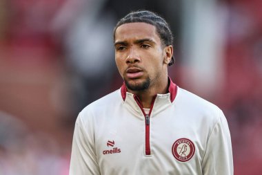 Bristol City 'den Elijah Morrison, 12 Mayıs 2025' te İngiltere 'nin Sheffield Lane şehrinde oynanan yarı final maçında oynanan Gökyüzü İddia Şampiyonası eleme maçında ısınma turunda...