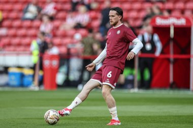 Bristol City takımının Max Bird 'ü, 12 Mayıs 2025' te İngiltere 'nin Sheffield Lane şehrinde oynanan yarı final maçında Sky Bet Şampiyonası eleme maçında ısınma turunda Sheffield United, Bristol City' ye karşı.