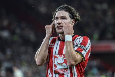Sheffield United takımından Callum O 'Hare, 12 Mayıs 2025' te Sheffield Lane, İngiltere 'de oynanan ve Bristol City' ye karşı oynanan Gökyüzü İddia Şampiyonası yarı final maçında 3-0 'lık galibiyetini kutluyor.