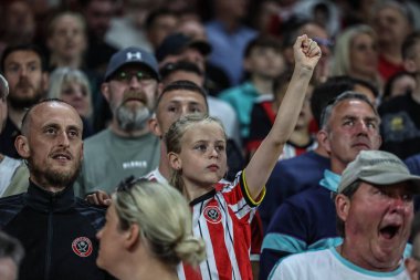 Sheffield United taraftarları 12 Mayıs 2025 'te Sheffield Lane, İngiltere' de oynanan ve Bristol City 'ye karşı oynanan Gökyüzü İddia Şampiyonası yarı final maçında galibiyeti kutluyorlar.