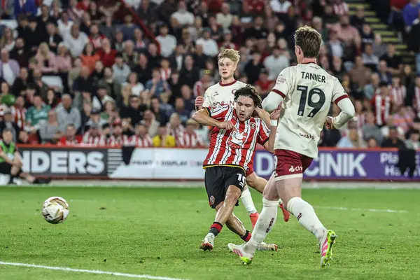 Sheffield United takımından Callum O 'Hare, 12 Mayıs 2025' te İngiltere 'nin Bramall Lane kentinde oynanan yarı final maçında yarı final maçında 3-0 berabere kaldı.