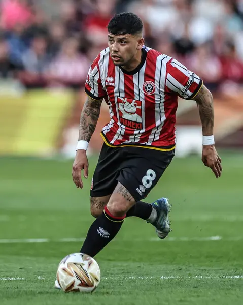 Sheffield United takımından Gustavo Hamer, 12 Mayıs 2025 'te İngiltere' nin Sheffield Lane şehrinde oynanan yarı final maçında Sheffield United ile Bristol City arasında oynanacak.
