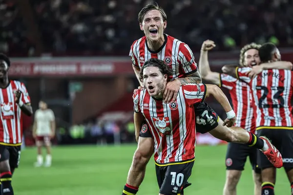 Sheffield United takımından Callum O 'Hare, 12 Mayıs 2025' te Sheffield Lane, İngiltere 'de oynanan ve Bristol City' ye karşı oynanan Gökyüzü İddia Şampiyonası yarı final maçında 3-0 'lık galibiyetini kutluyor.