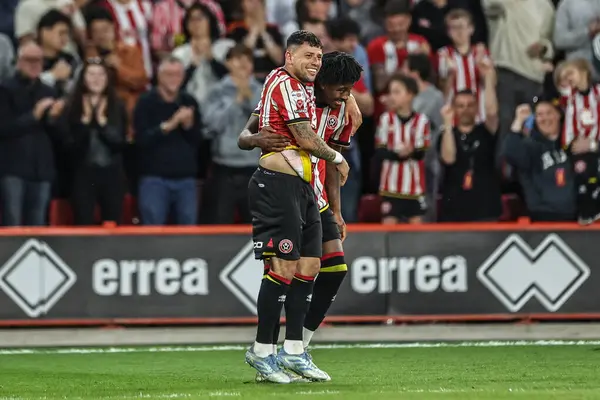 Sheffield United takımından Gustavo Hamer, 12 Mayıs 2025 'te Sheffield Lane, İngiltere' de oynanan ve Bristol City 'ye karşı oynanan yarı final maçında 2-0 öne geçme golünü kutluyor.