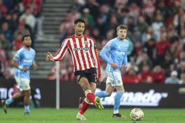 Sunderland 'dan Jobe Bellingham, 13 Mayıs 2025' te İngiltere 'nin Sunderland kentinde oynanan Sunderland-Coventry City maçında Gökyüzü İddia Şampiyonası yarı final maçında pas veriyor.